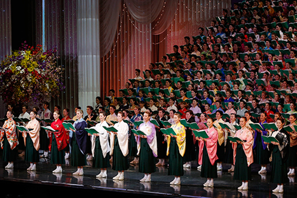 2014年、宝塚大劇場にて行なわれた「宝塚歌劇 100周年記念式典」