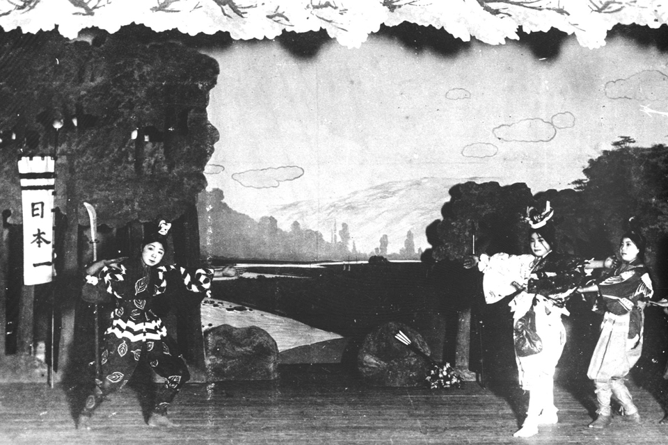 歌劇「ドンブラコ」舞台写真