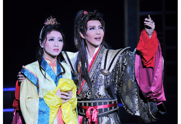 礼真琴 meets ASIA | 星組公演 『眩耀（げんよう）の谷 ～舞い降りた新星～』『Ｒａｙ -星の光線-』 | 宝塚歌劇公式ホームページ