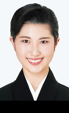 一秀　実央